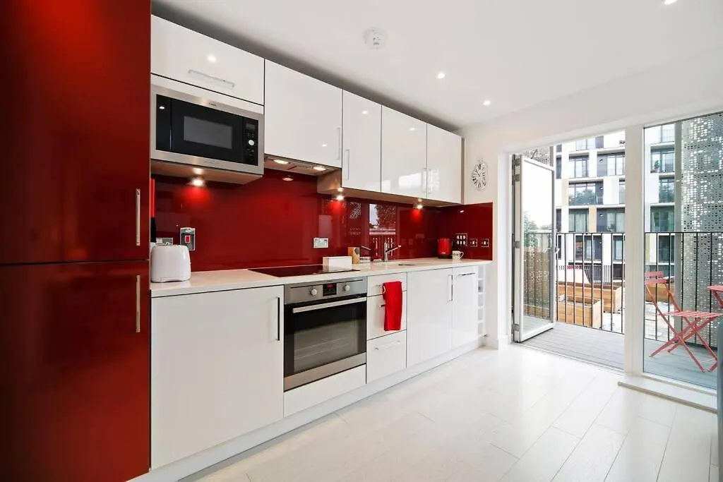 Cool Dalston Studio With Balcony And Gym Apartment London