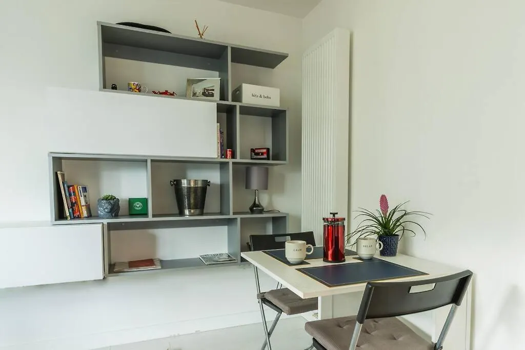 Cool Dalston Studio With Balcony And Gym Apartment London