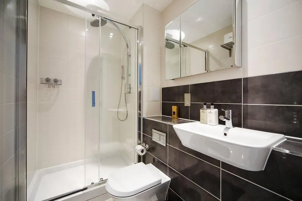 Cool Dalston Studio With Balcony And Gym Apartment London