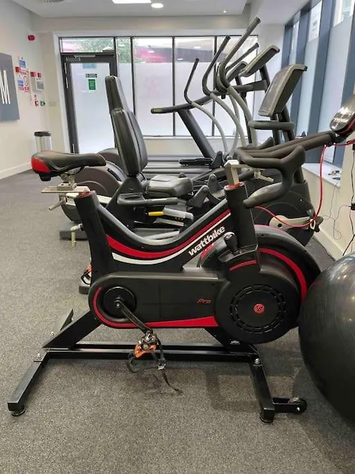 런던 Cool Dalston Studio With Balcony And Gym 아파트 0*,