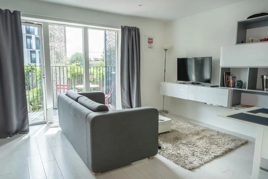 런던 Cool Dalston Studio With Balcony And Gym 아파트