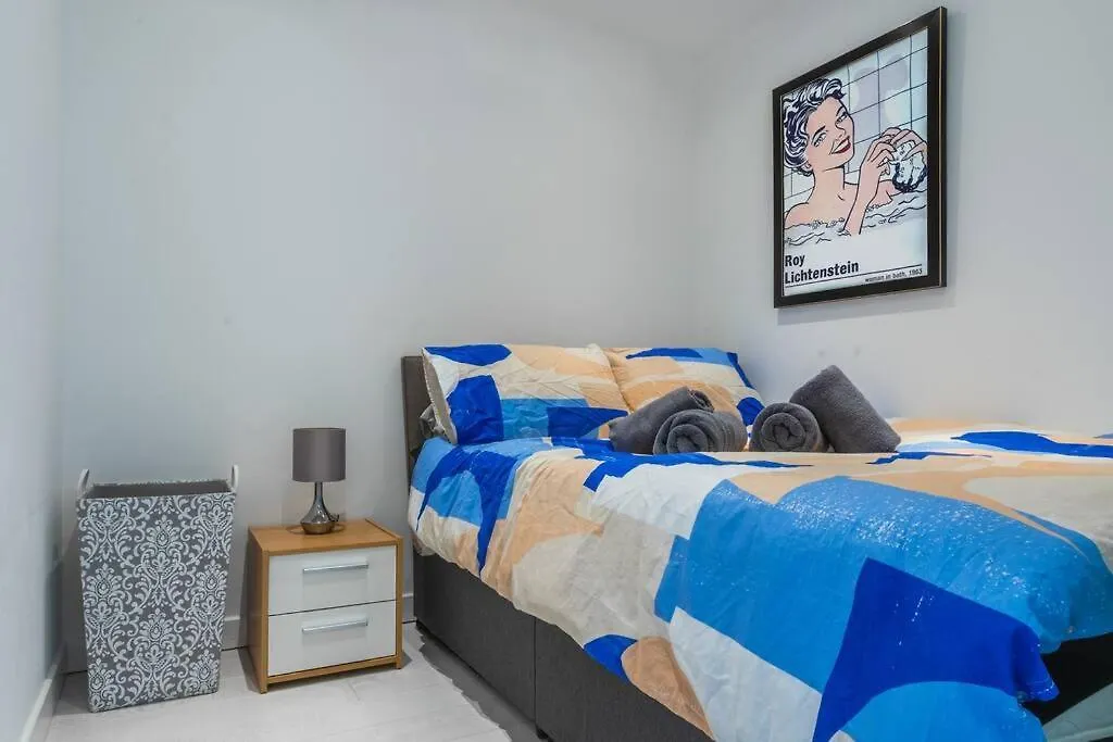 런던 Cool Dalston Studio With Balcony And Gym 아파트 영국