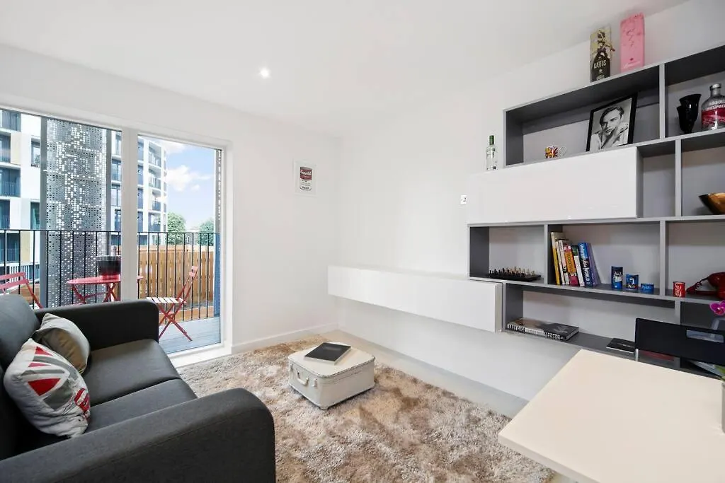 런던 Cool Dalston Studio With Balcony And Gym 아파트