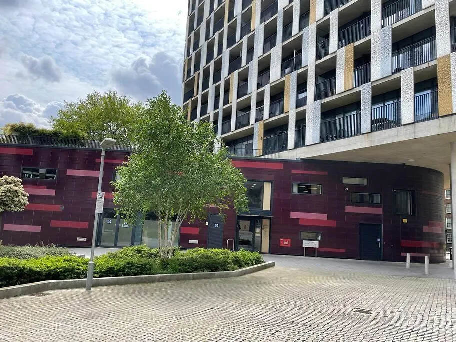 런던 Cool Dalston Studio With Balcony And Gym 아파트